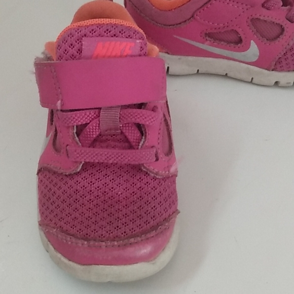 Nike - Picture 2 of 2